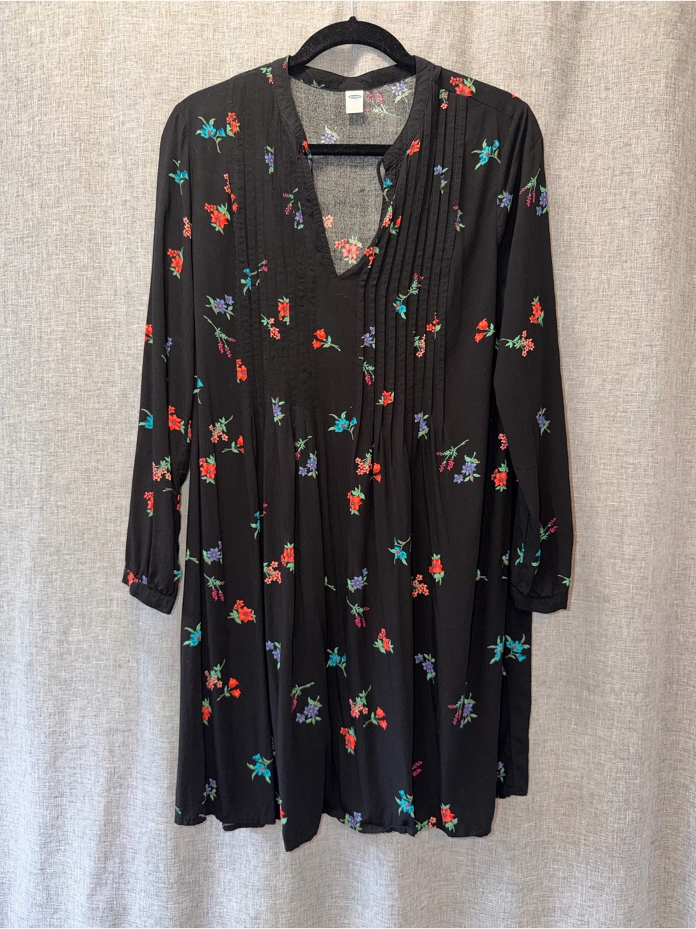 Old Navy Black Floral Pintuck V-Neck Long Sleeve Dress Medium